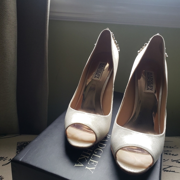 Badgley Mischka Ivory heels - Picture 2 of 9